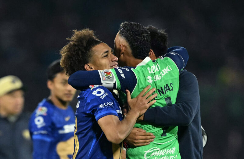 Videos: Las atajadas de Keylor Navas que tienen soñando a Pumas