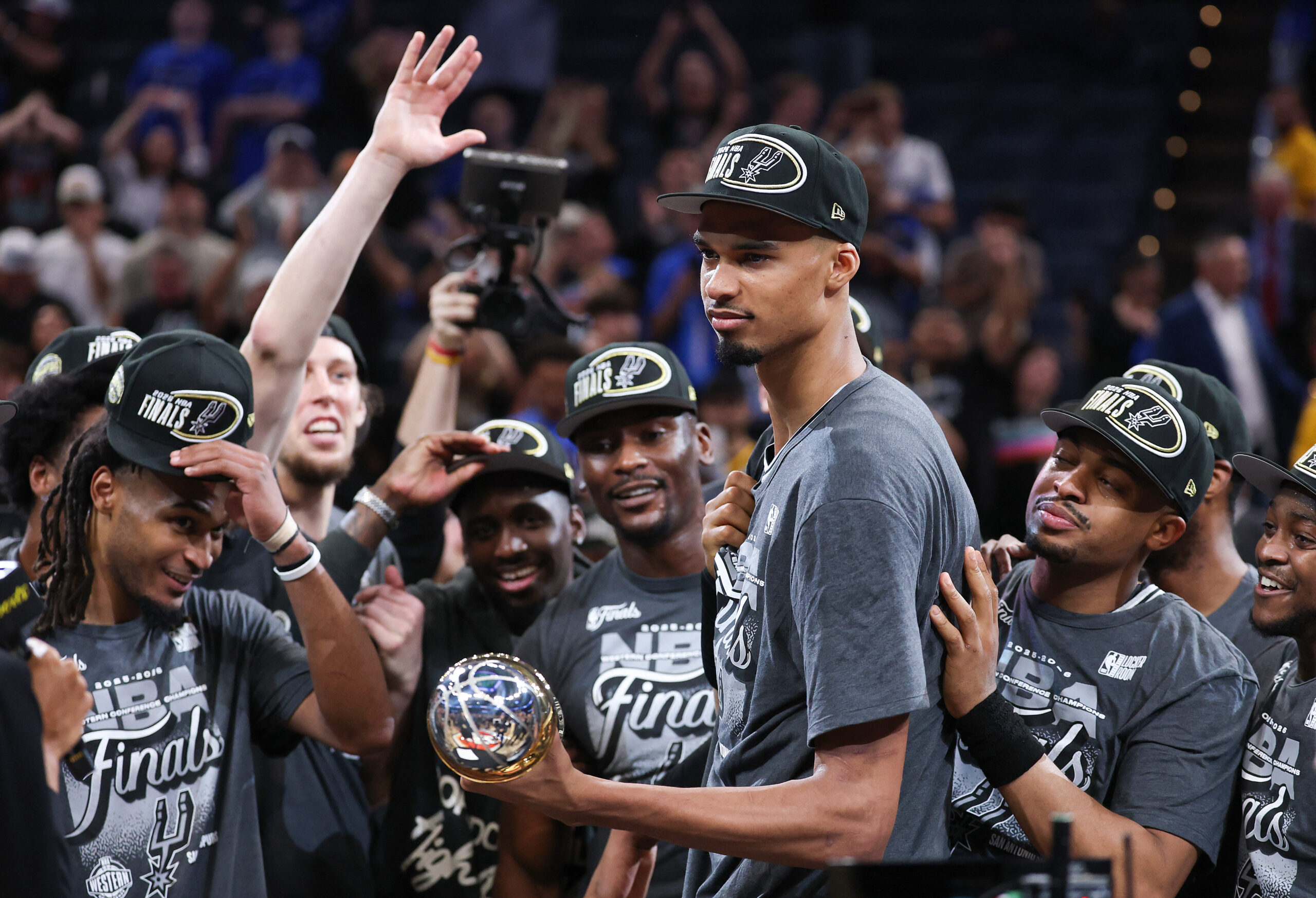 Los Spurs eliminan al campeón y regresan a las Finales de la NBA
