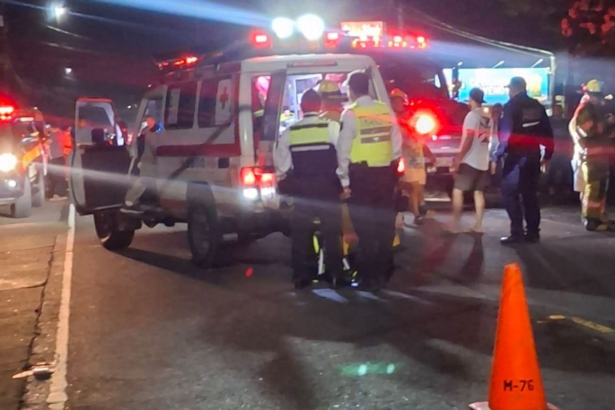 Video: Cámara captó brutal choque contra poste en San Carlos