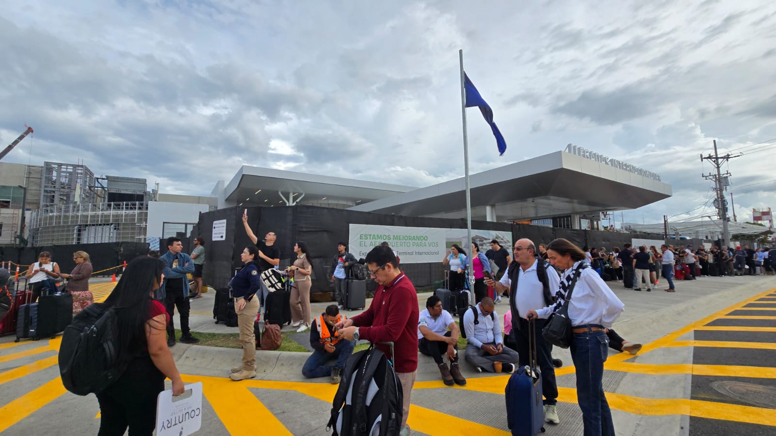 Cierran Aeropuerto Juan Santamaría por “protocolos de seguridad”