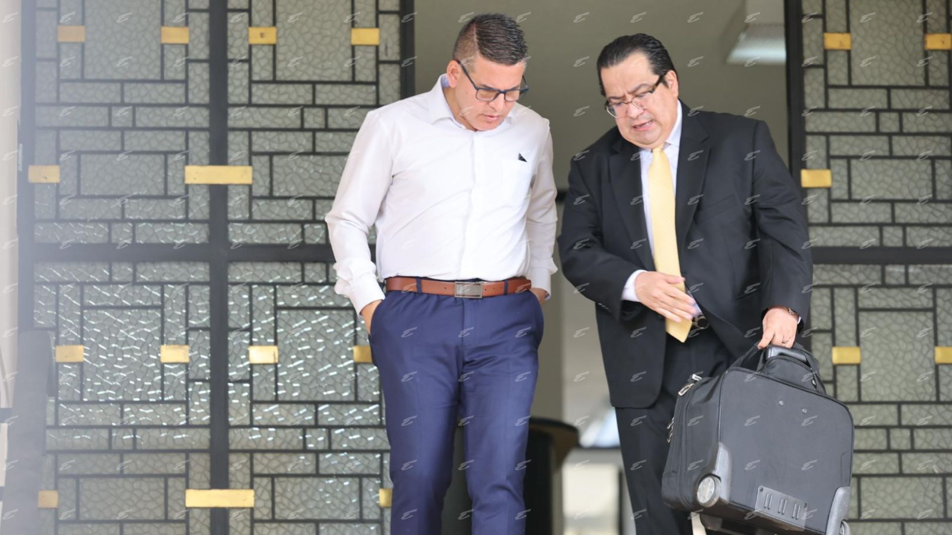 Fotos y video: Exdiputado Fabricio Alvarado sale de la Fiscalía