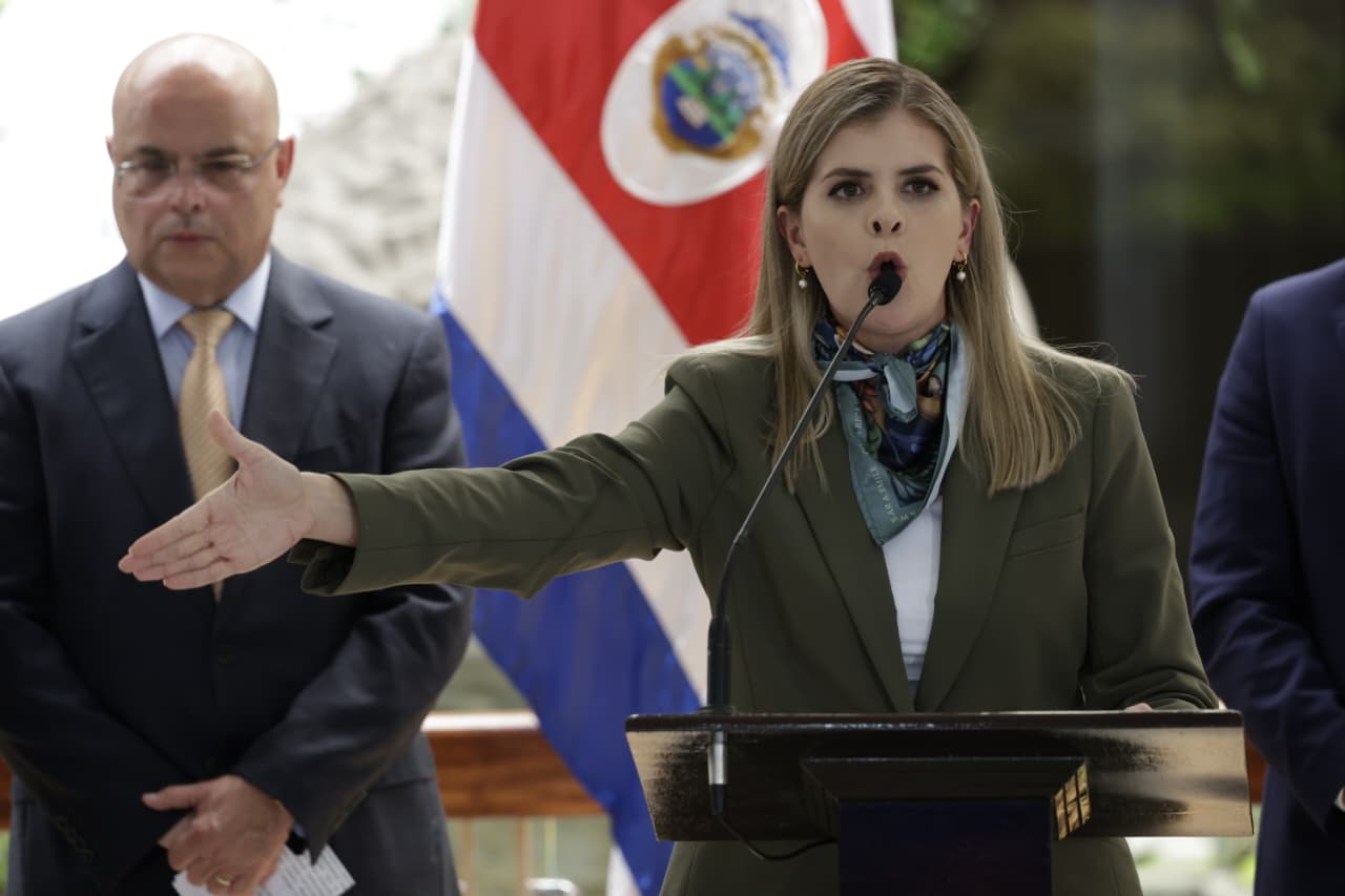 Fernández al PLN y FA : “Lo que hay es una partida de comunistas”