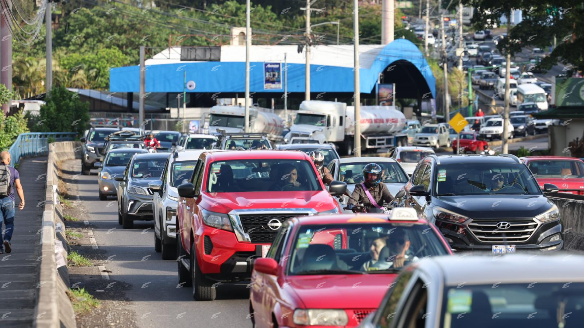 Caos vial en Ruta 3: Fuga de agua y hundimiento provocan fuertes presas hacia San José