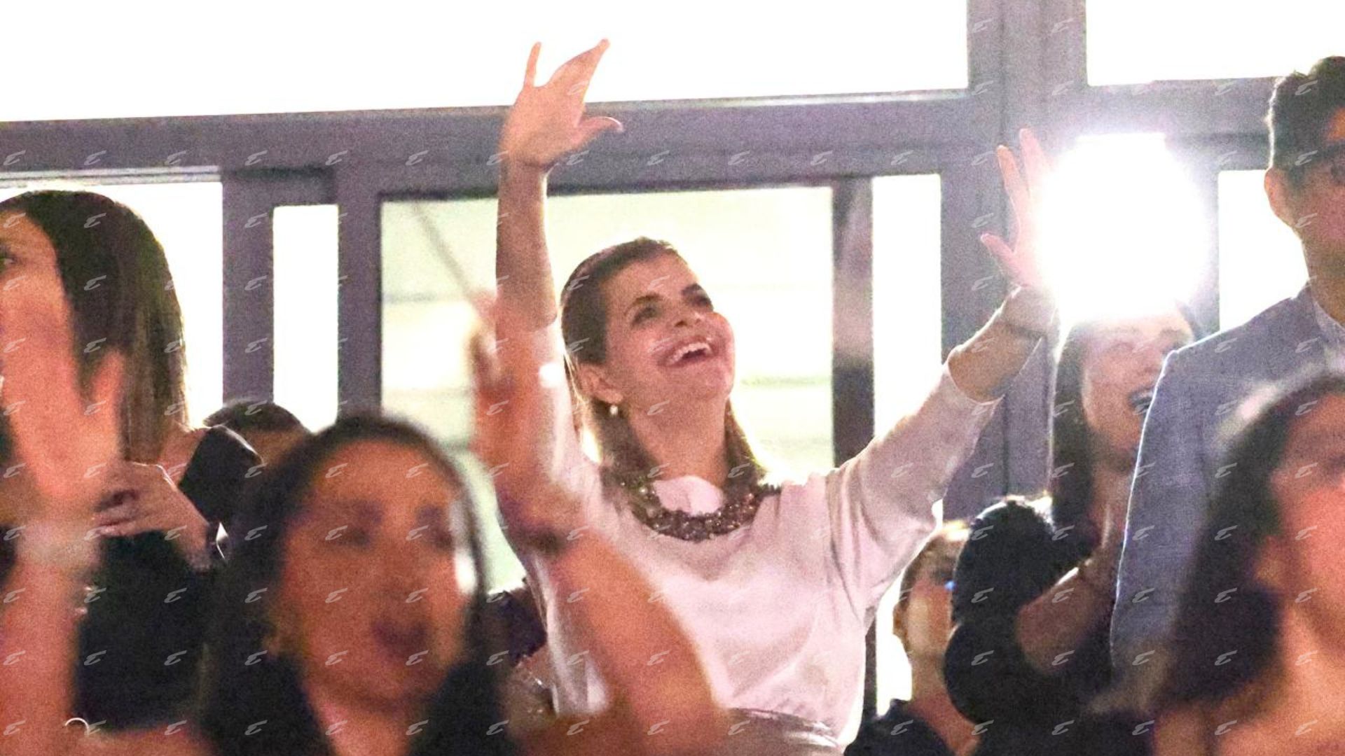 Así disfruta Laura Fernández del concierto de Chayanne
