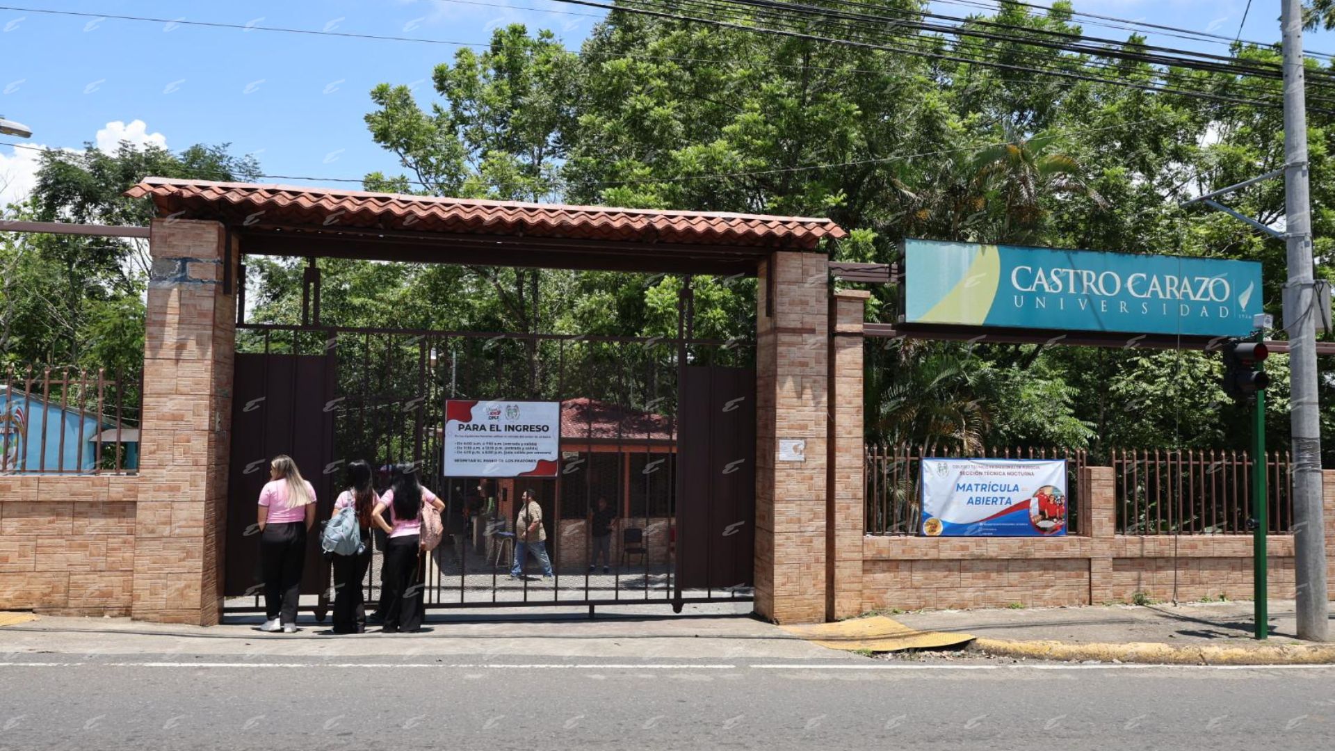 Descartan explosivos tras operativo en colegio