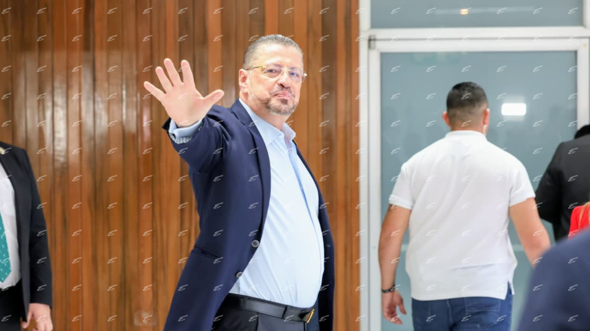 Diputados de oposición denuncian irrespeto de Chaves durante reunión