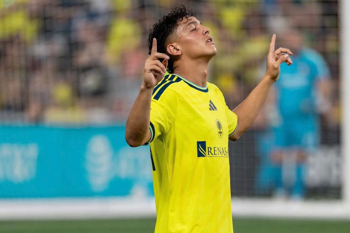 Warren Madrigal firma noche soñada en la MLS