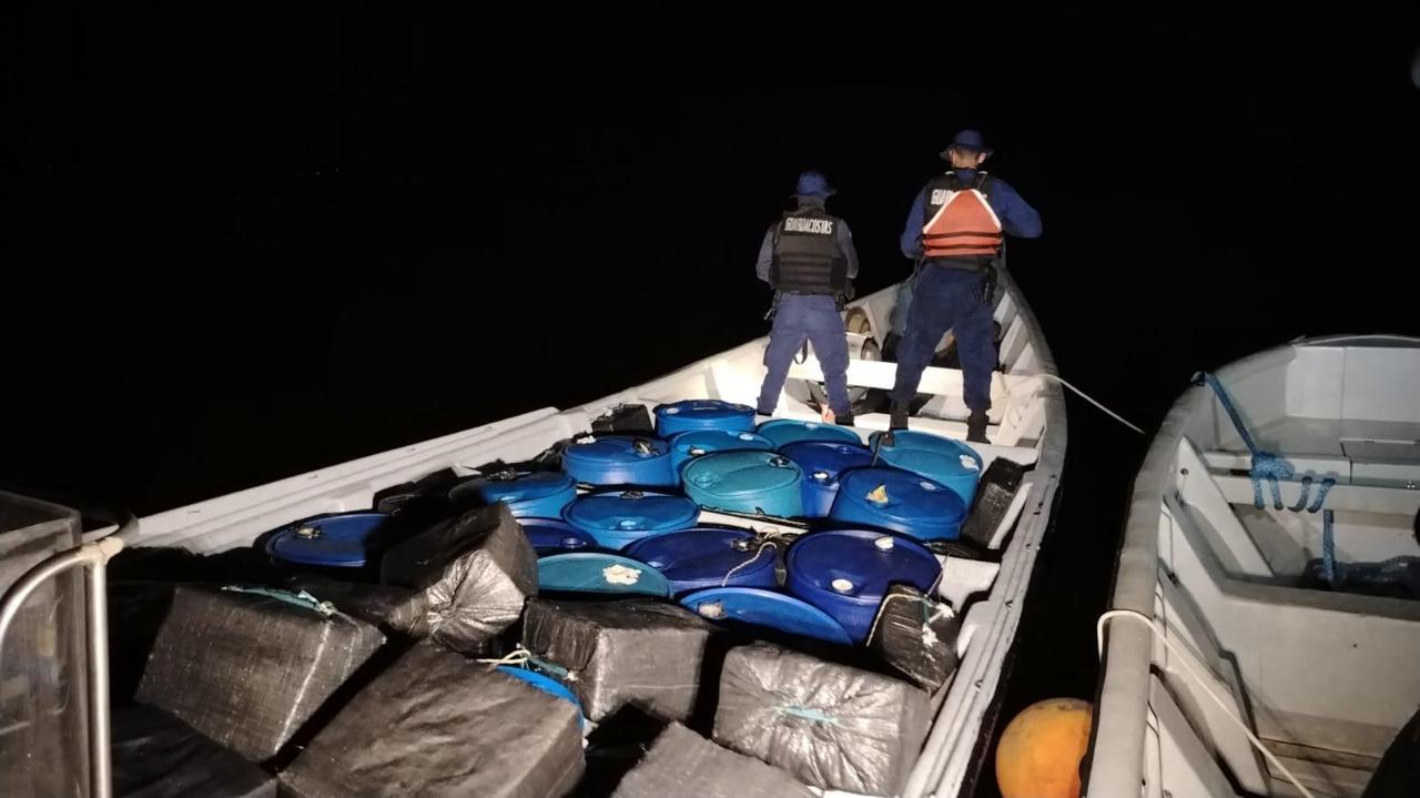 Guardacostas incautan más de una tonelada de droga en el Pacífico