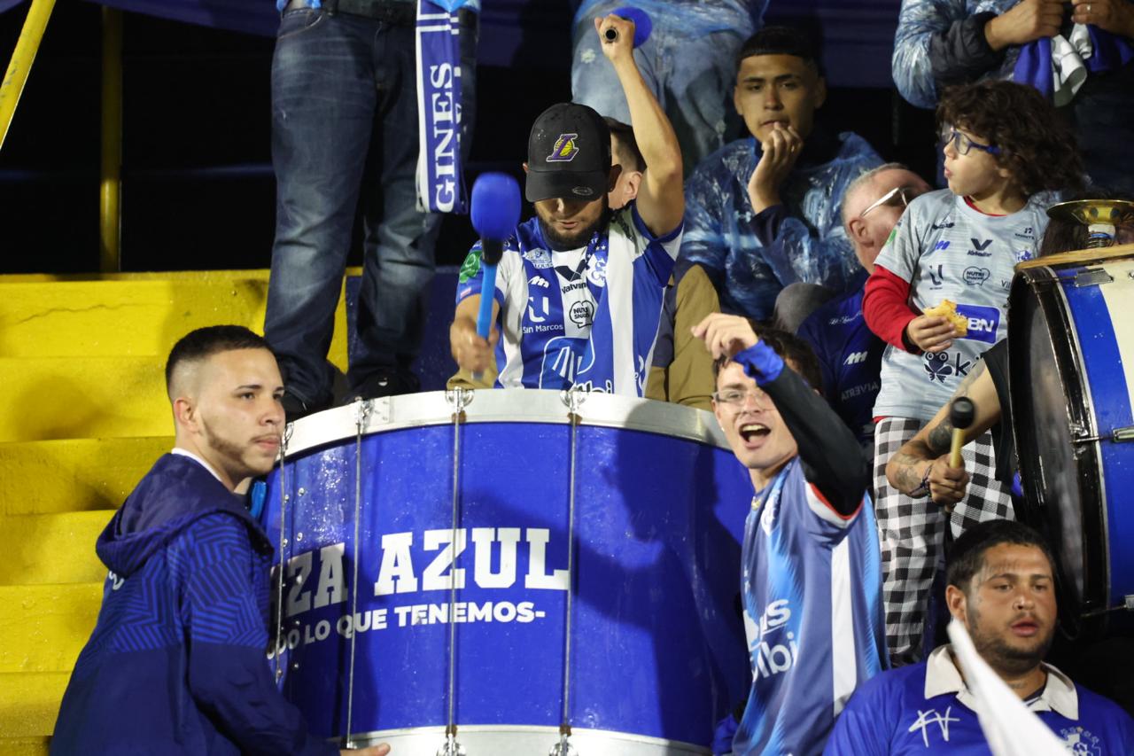Fotos: Así se vive el ambiente en el “Fello” Meza previo a semifinal
