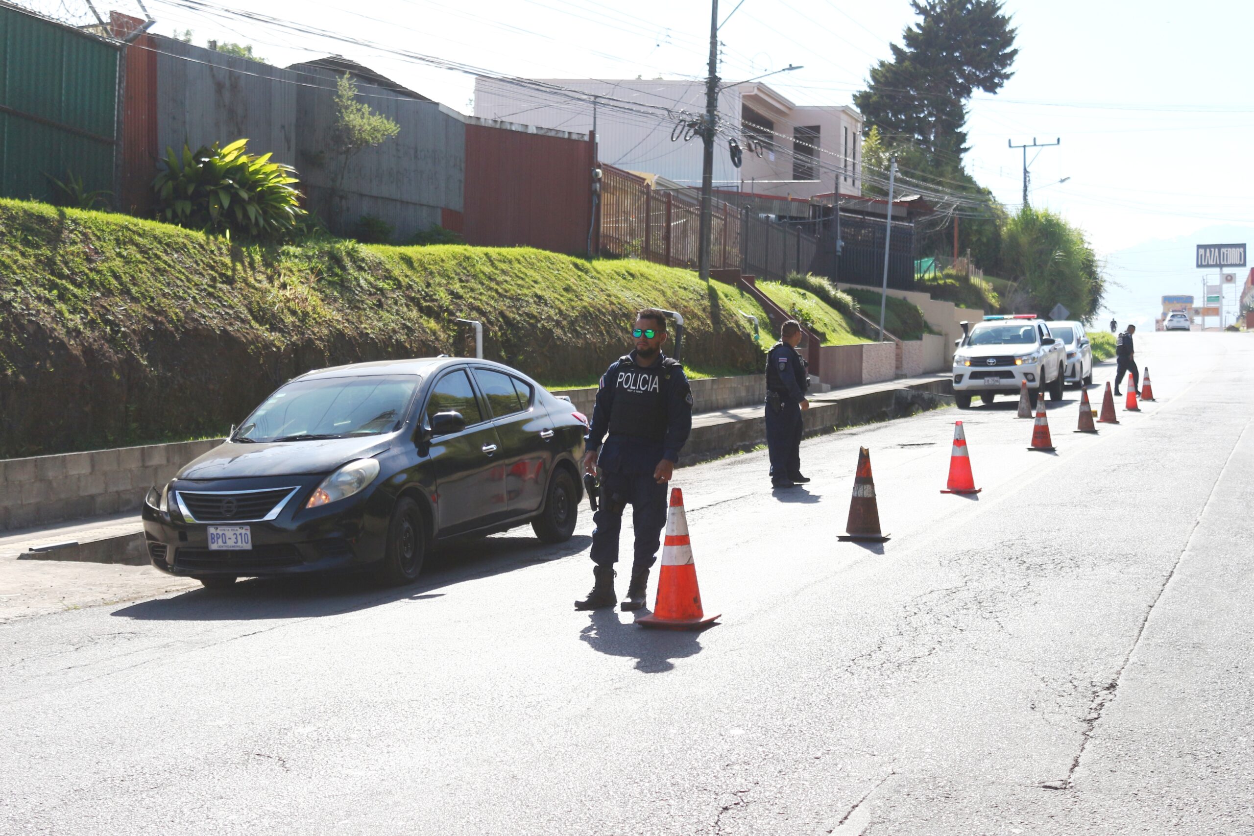 Hombre derrapa, cae en cuneta y muere en Coronado