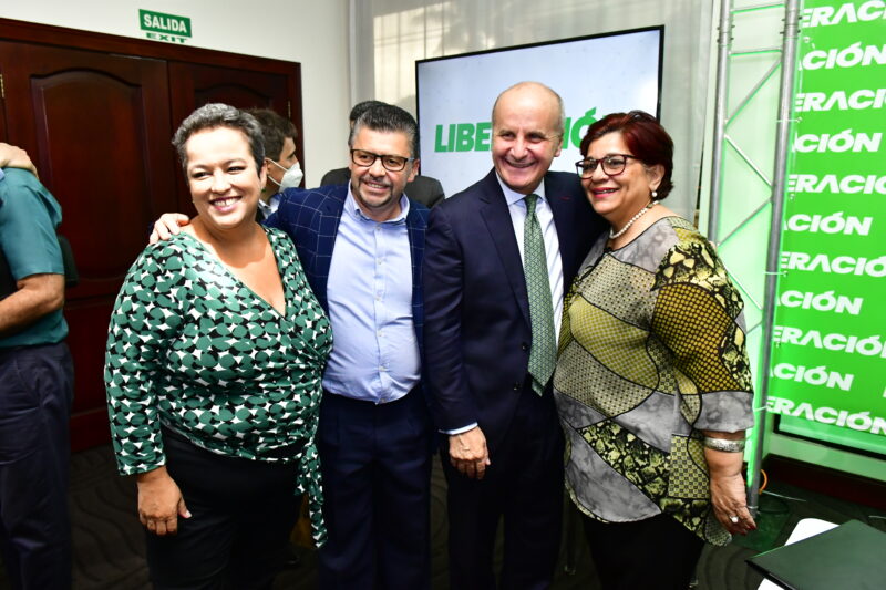 Exdiputado responde a Figueres: “Lamento que dedique su tiempo a la burla”