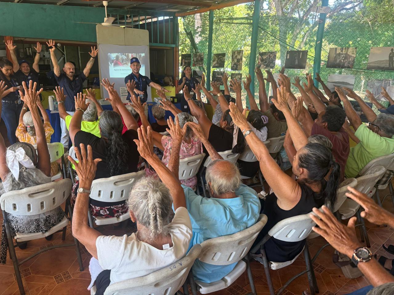 Adultos mayores de Isla Venado reciben atención y educación en salud