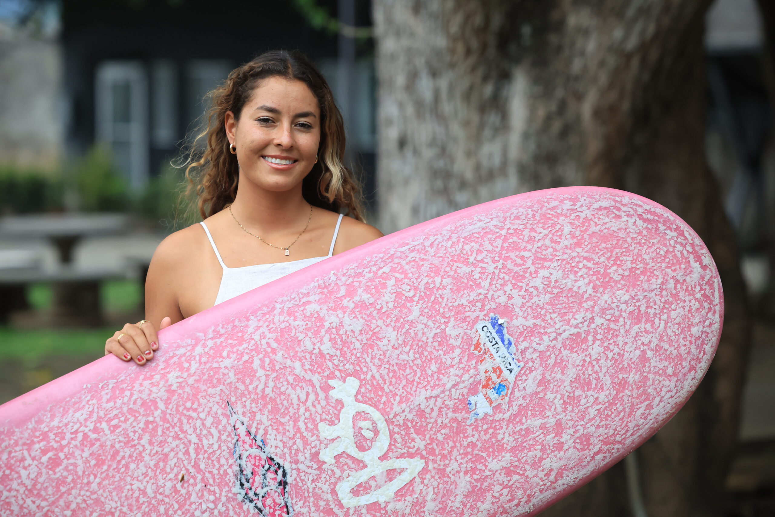Lia Díaz hace historia y clasifica al Tour Mundial de Longboard