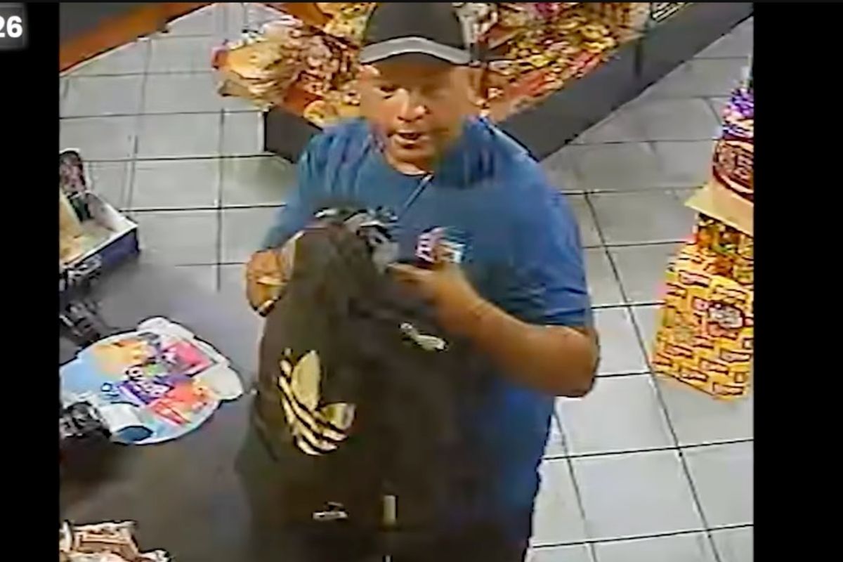Video: Sujeto hace compras en minisuper con tarjeta robada