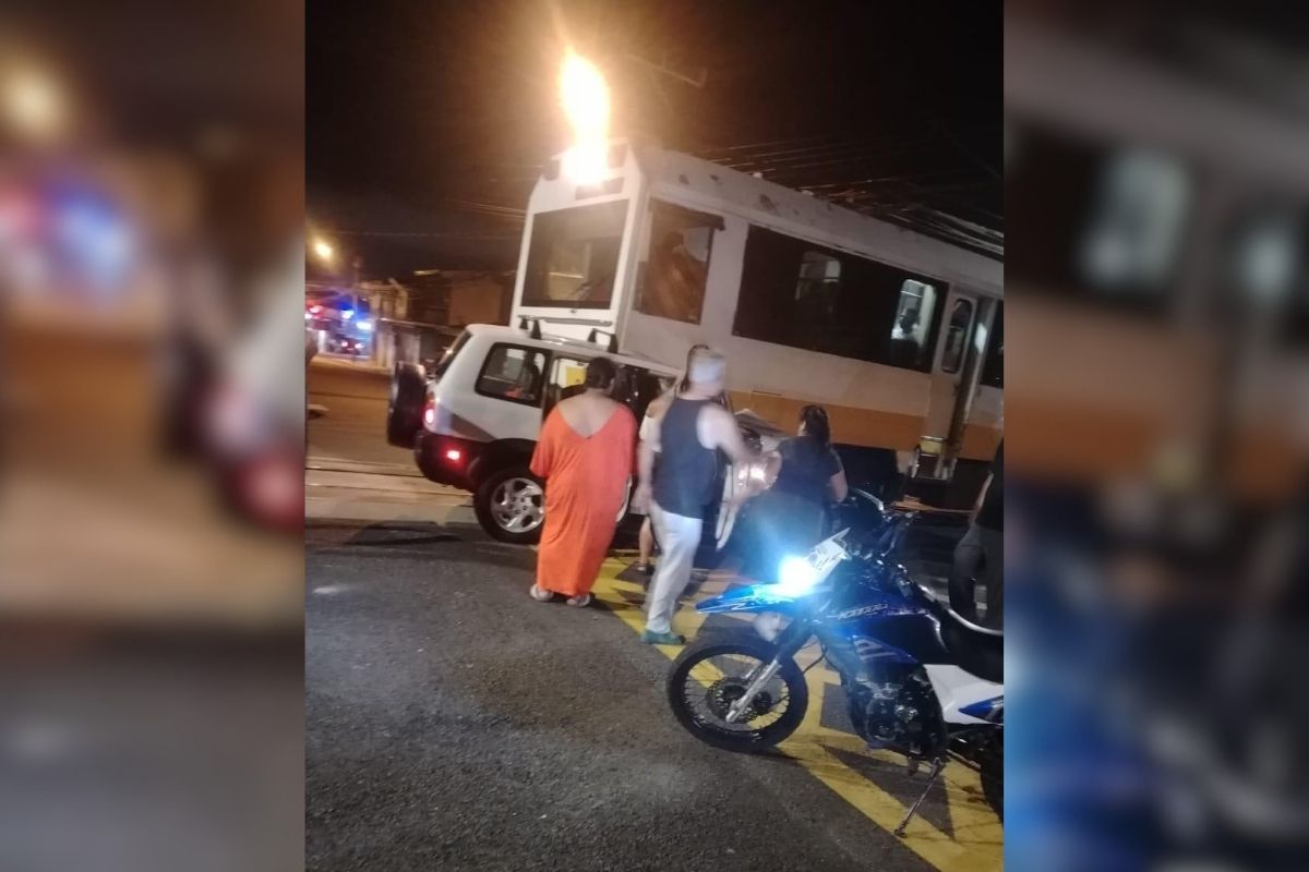 Choque entre carro y tren deja una mujer grave en Heredia