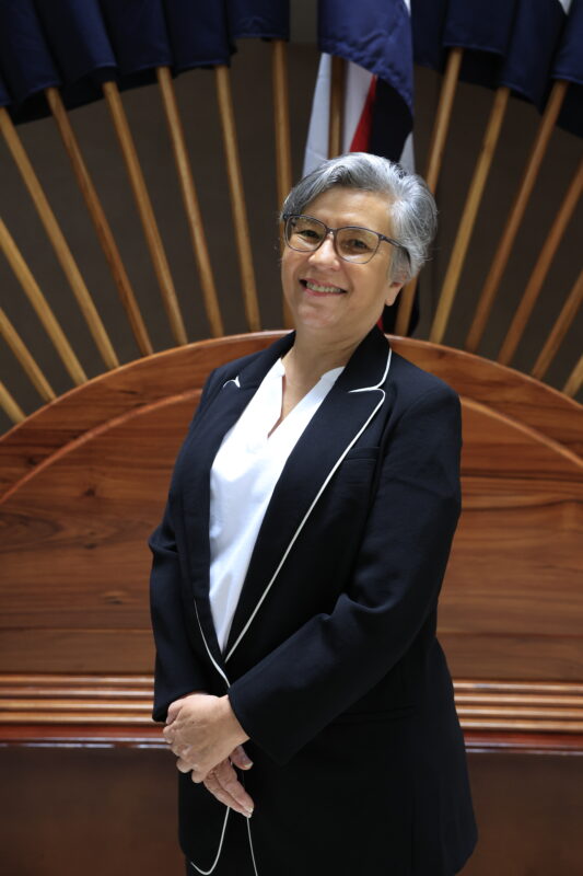 Frente Amplio intenta cambiar sus designaciones en comisiones mediante permutas