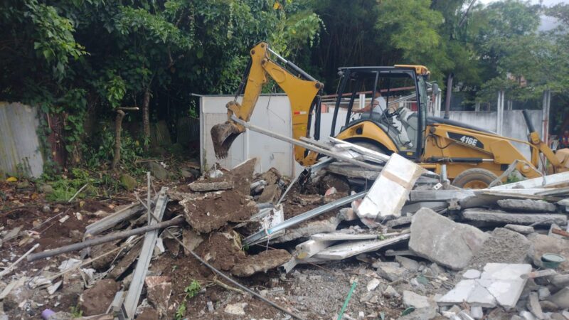 Demuelen hotel de paso clandestino. Foto: cortesía Municipalidad de Turrialba.