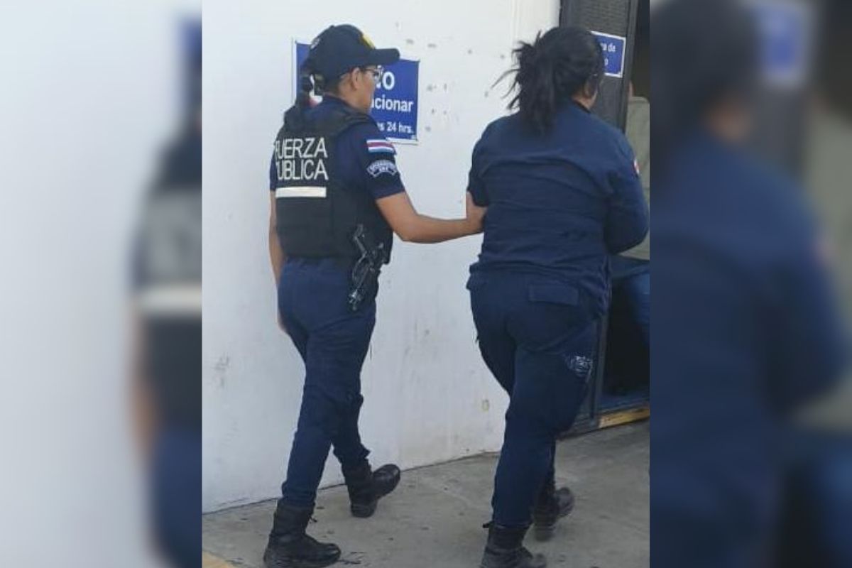 Detienen a funcionaria de Fuerza Pública por extorsionar con ₡38 mil