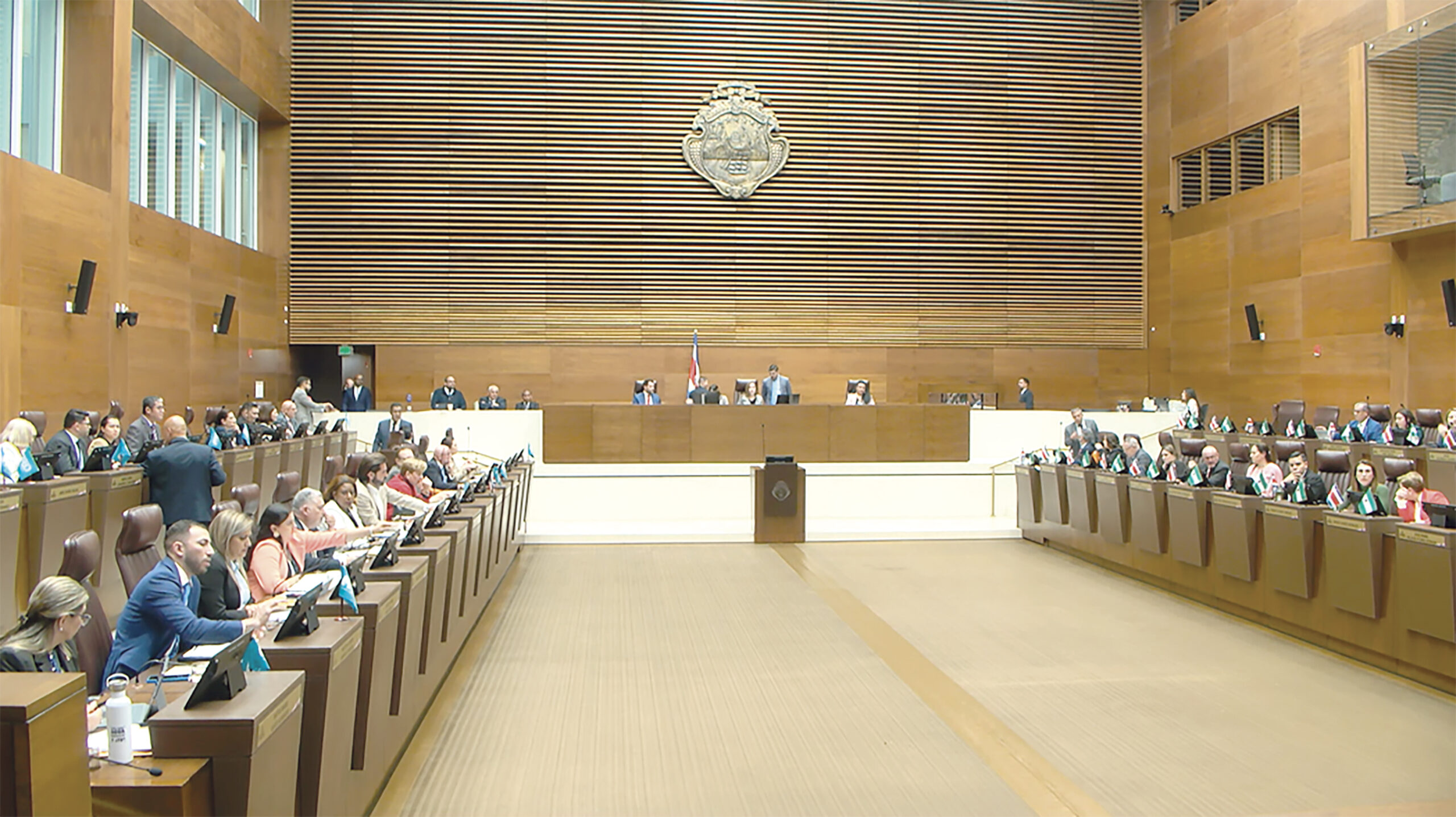 FA, PLN y PUSC meten más de 600 mociones a proyecto de Crucitas