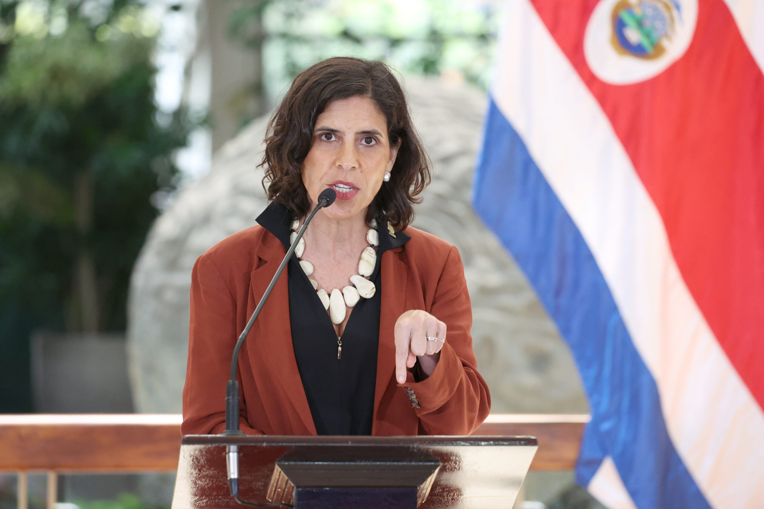 Paula Bogantes sigue como jerarca de Ciencia y Tecnología