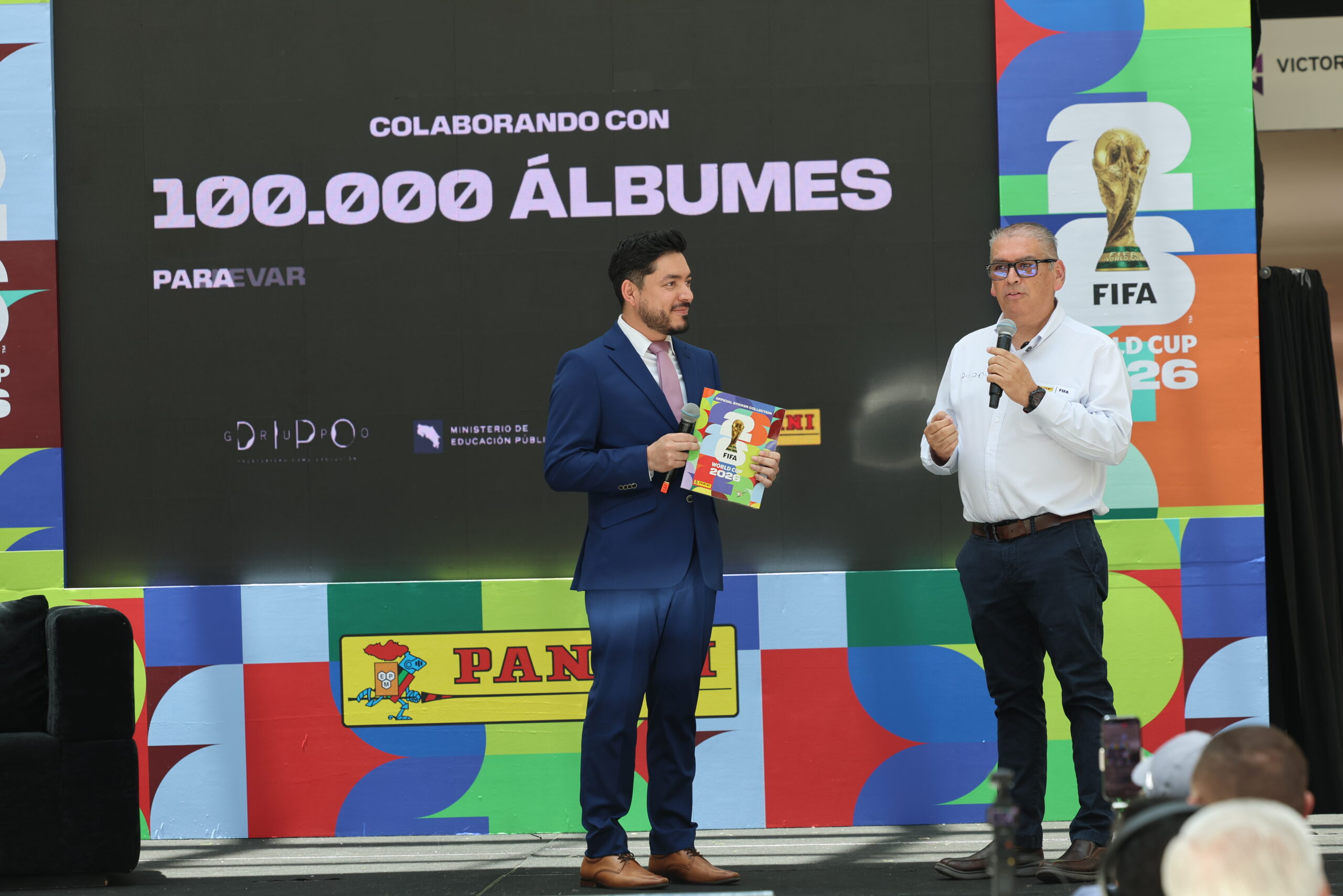 MEP y Panini firman convenio para donar 100 mil álbumes del Mundial