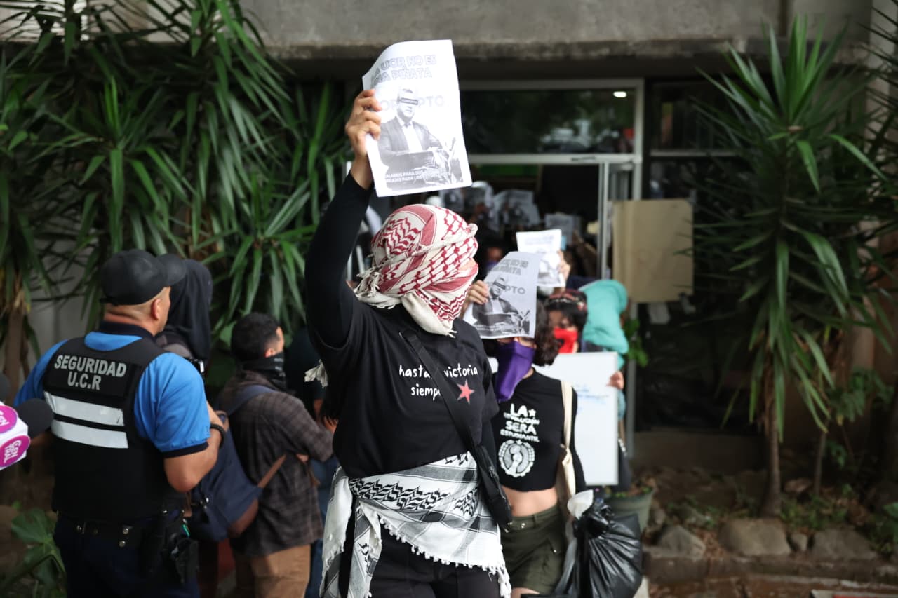 24 días después: Estudiantes abandonan el edificio de Rectoría de la UCR