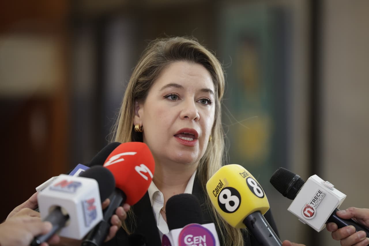Gordienko y Dobles ven apertura en Fernández, pero cuestionan restricción de celulares