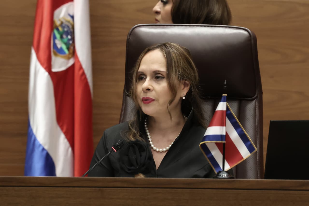 Yara Jiménez llama a los nuevos diputados a legislar con respeto