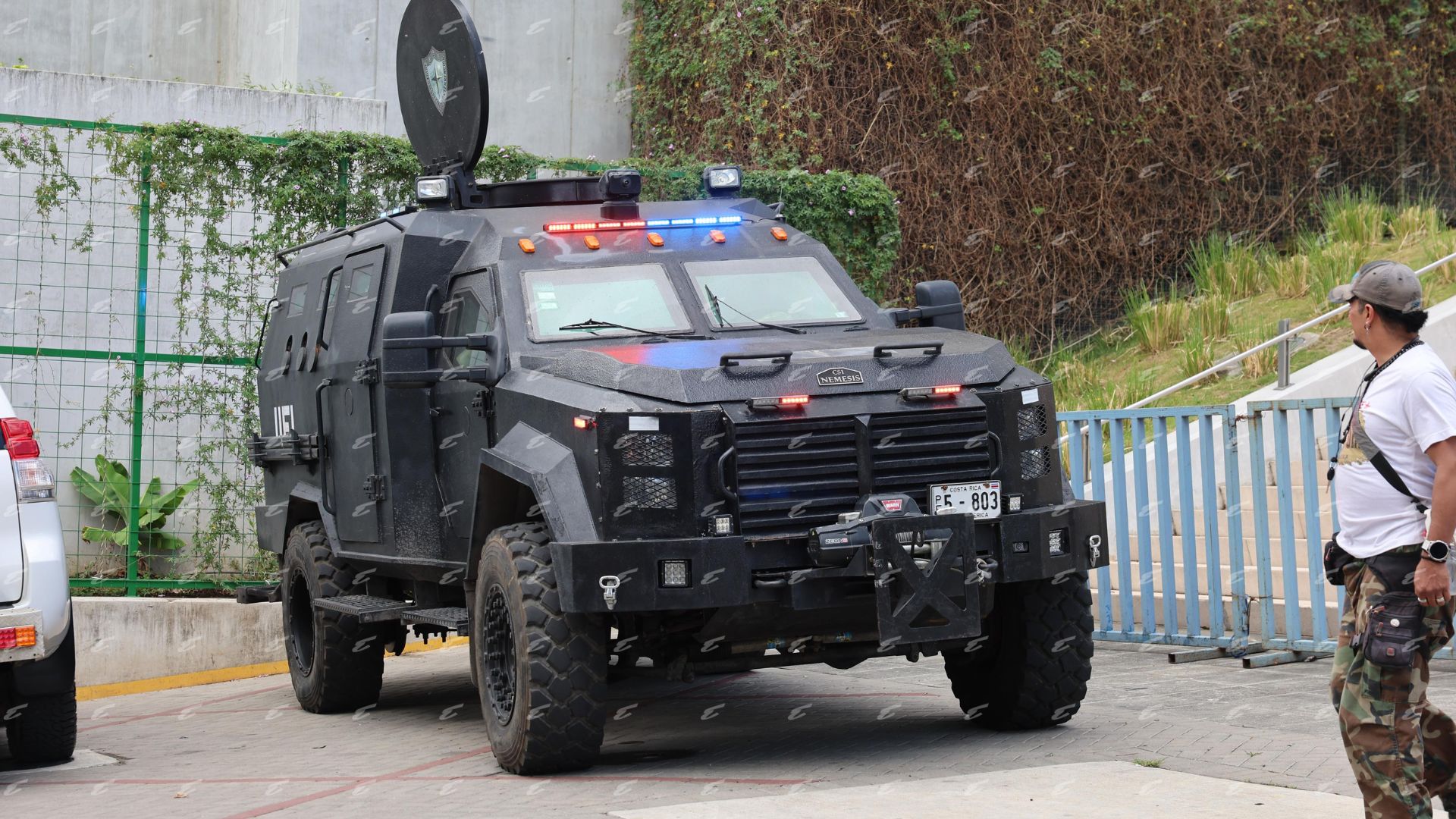 Ambiente frío y fuertes controles en la previa de la llegada del presidente
