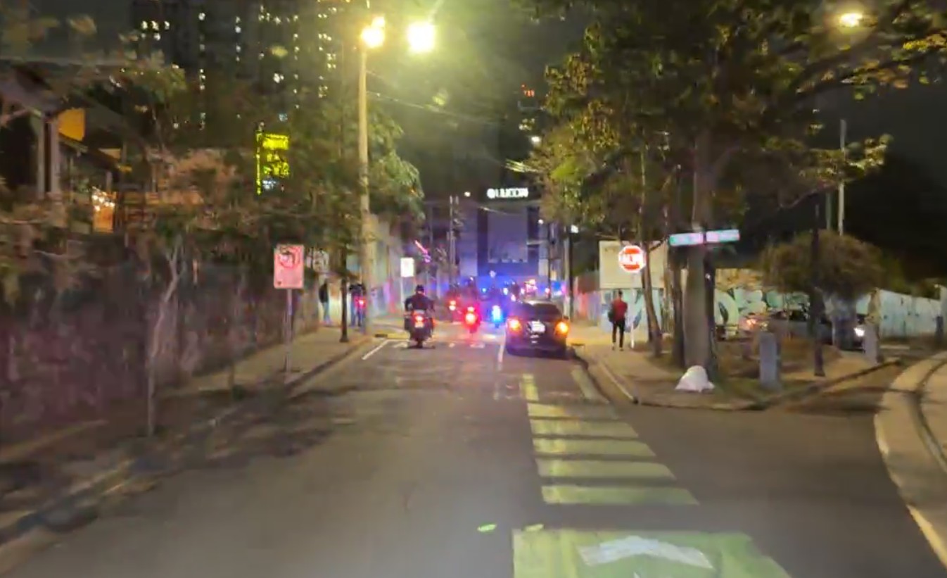 “Salió del paro”, Bomberos protagoniza emotivo momento con policía herido