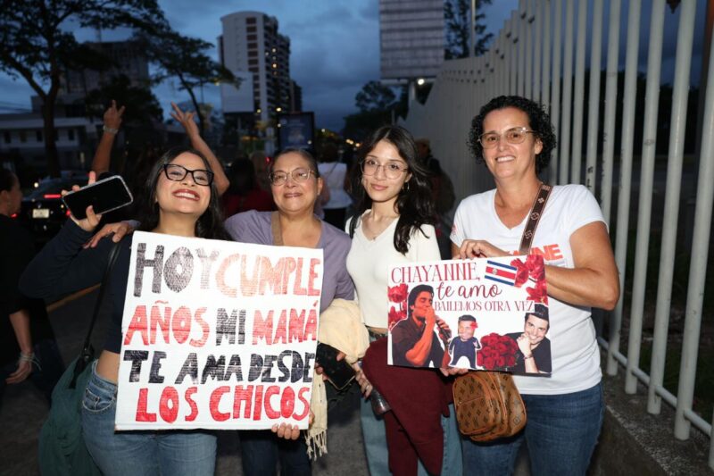 Esto cuestan las camisetas de Chayanne