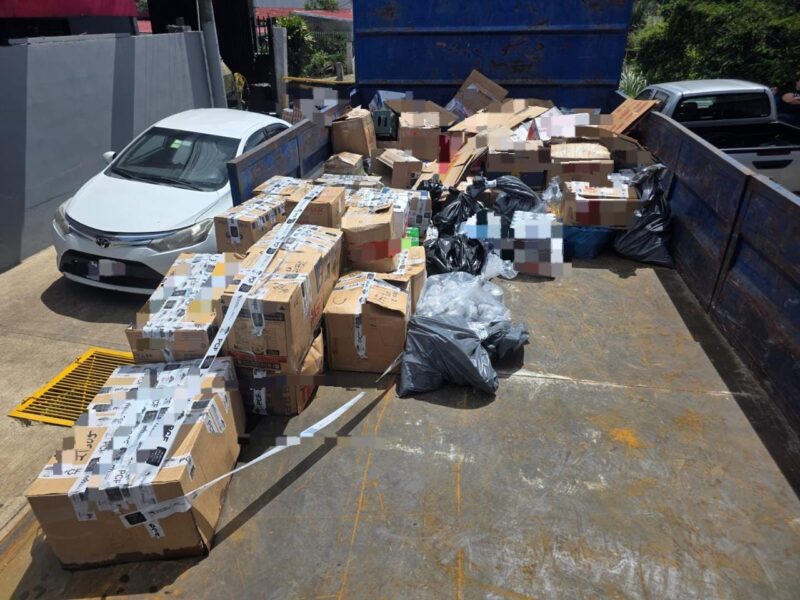 Vea el licor decomisado a banda que legitimaba carros robados