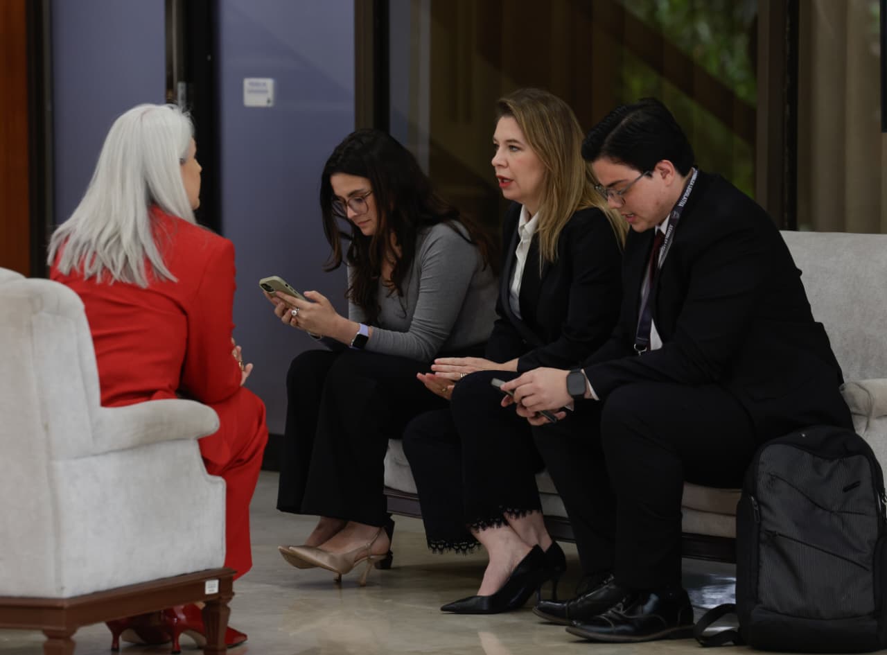 Dobles y Gordienko cuestionan restricción de celulares en reunión con Fernández