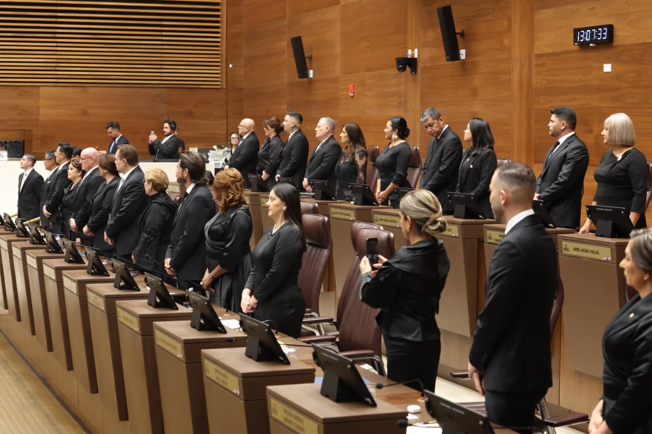 ¿Por qué quitaron las mamparas que dividían las curules de los diputados?