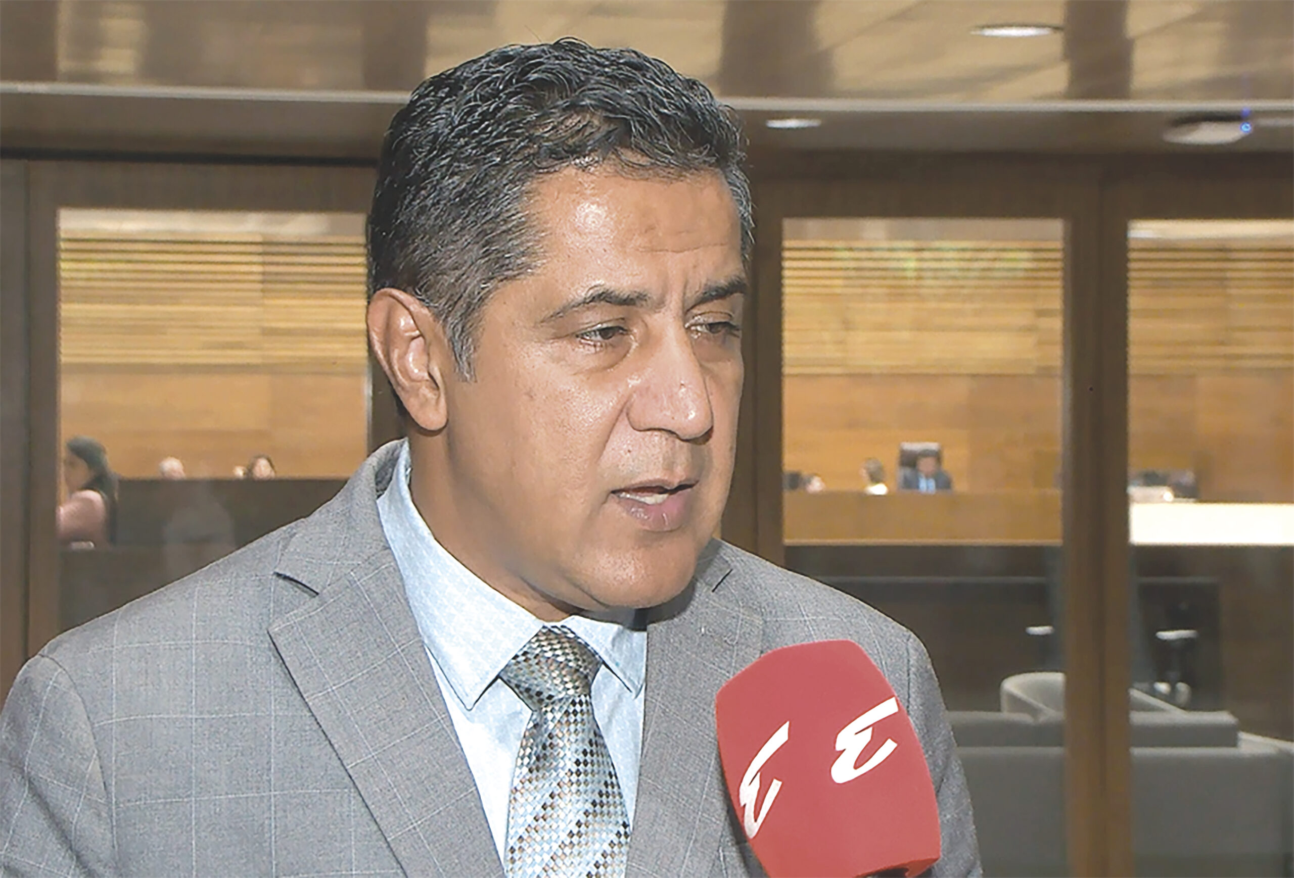 Nogui Acosta cuestiona al PLN por “desdecirse” de plan eléctrico