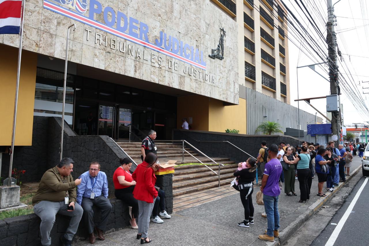 Absuelven a exescolta de Gerald Campos de presunta falsificación de horas extra