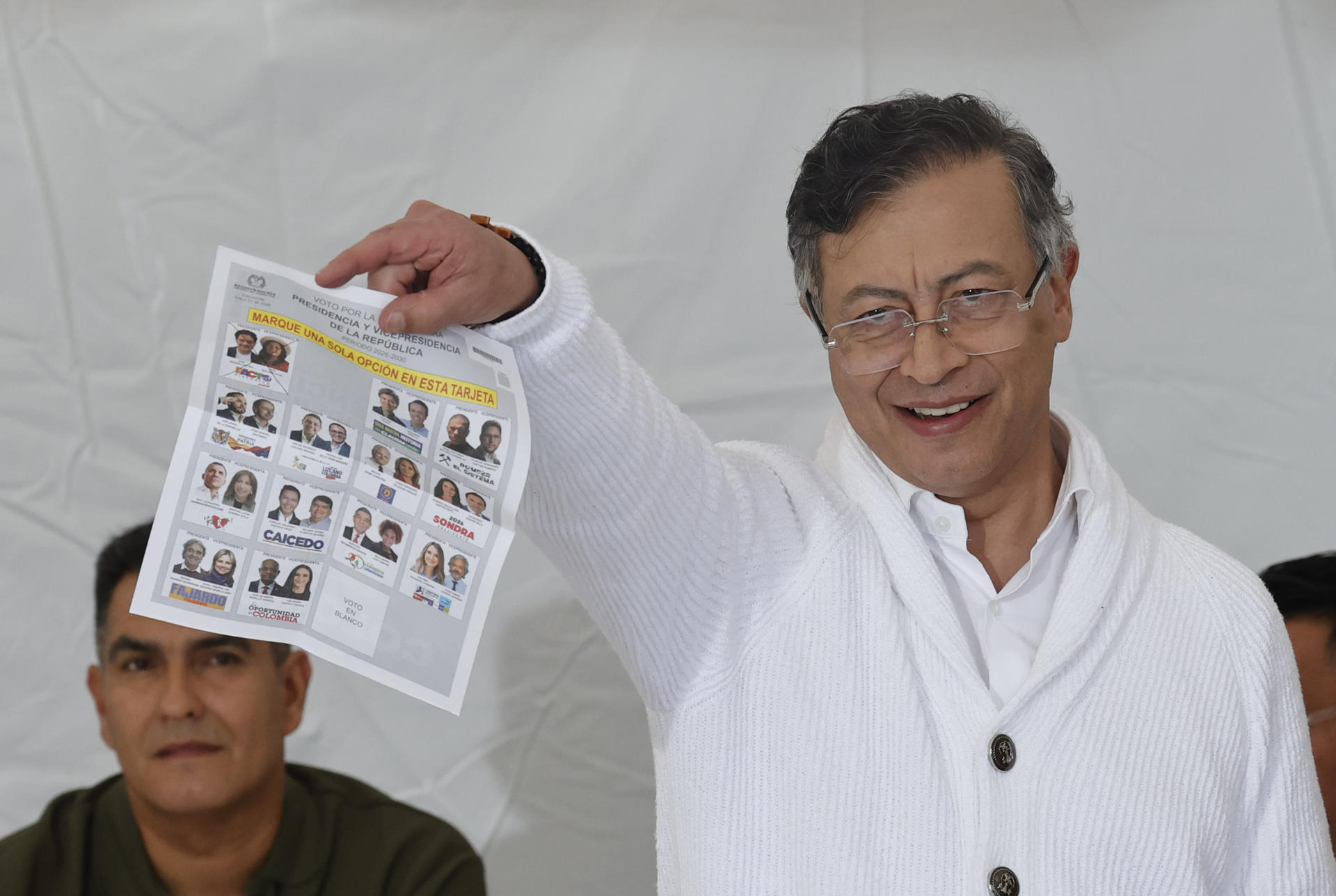 Ordenan “suspensión provisional” de Petro como pre