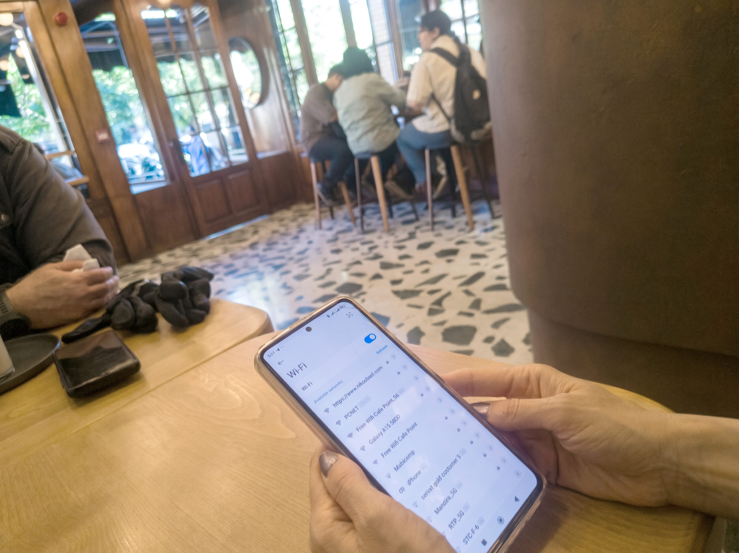 Culpan a teléfonos inteligentes por baja natalidad