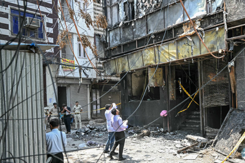 Fotos: Al menos 21 muertos por un incendio en un hotel en la India