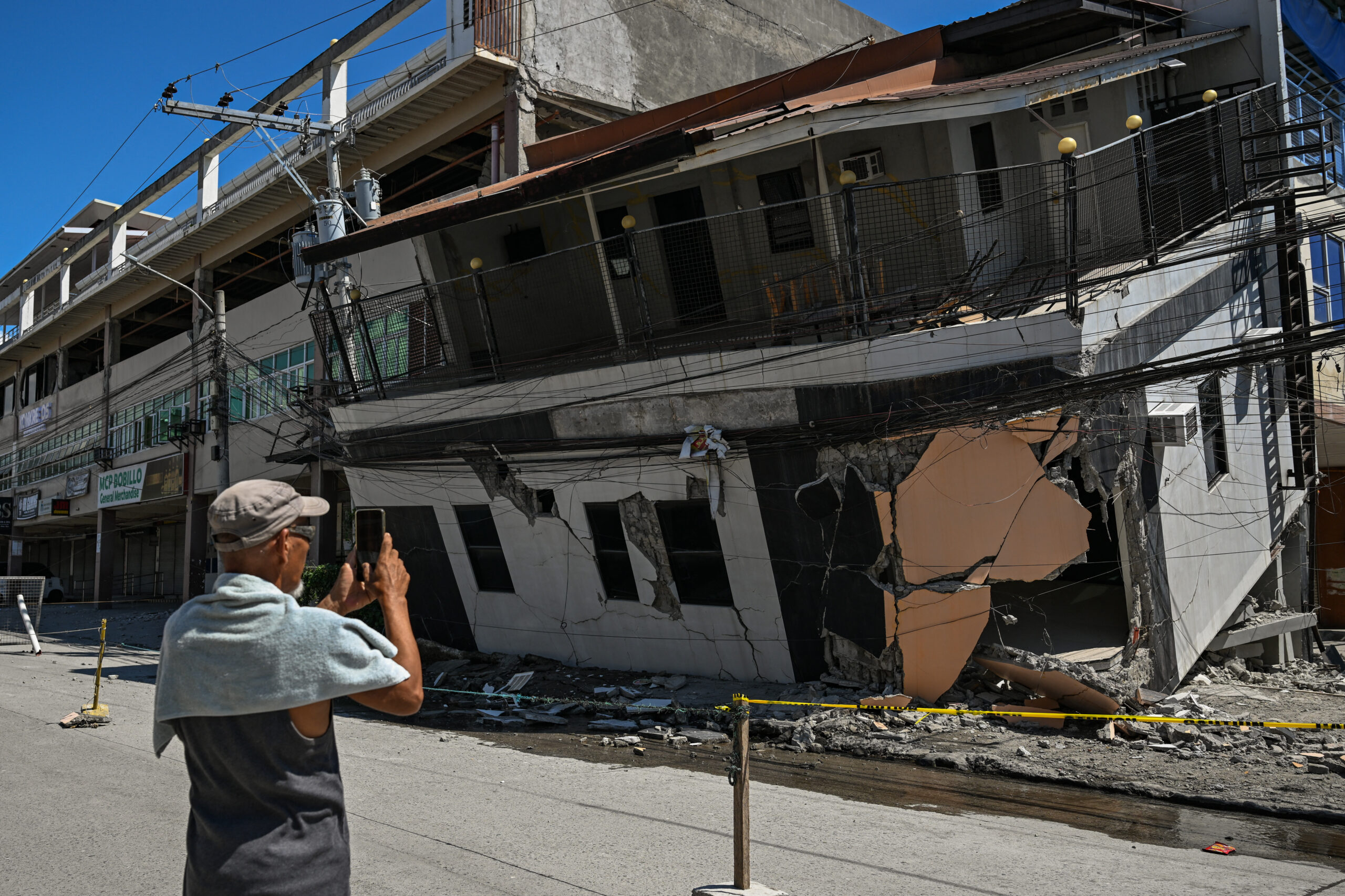 Ascienden a 55 los muertos en Filipinas por terrem