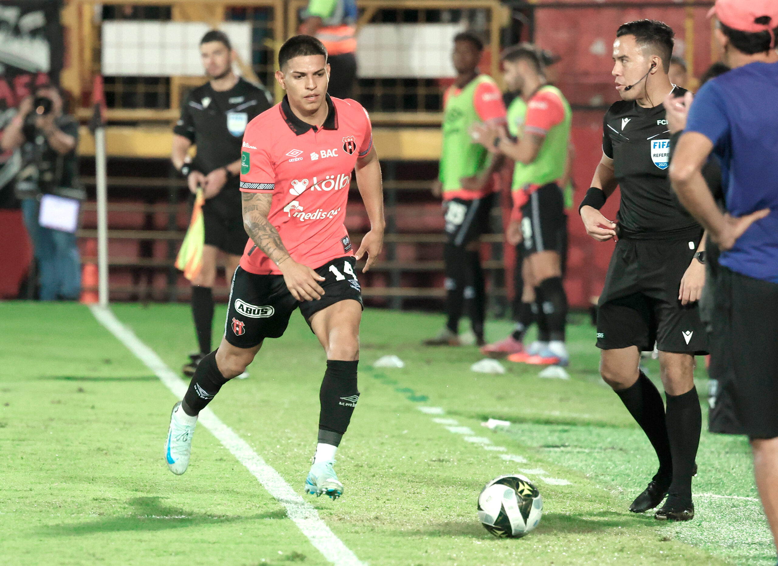 Alajuelense deja fuera a los jugadores Bran y Vargas