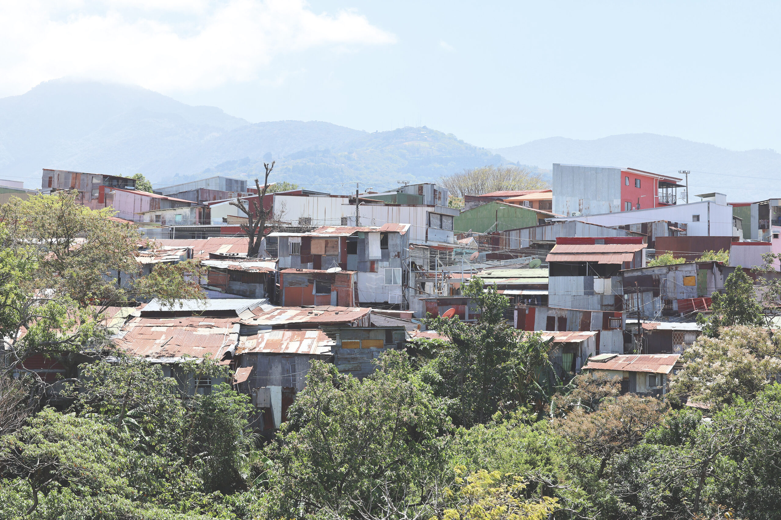 Altos precios de suelo limitan acceso a vivienda