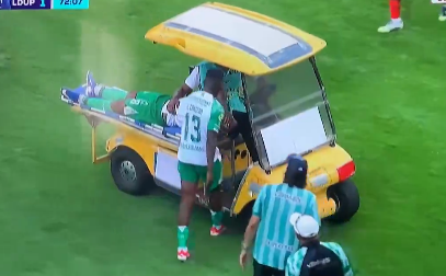 Insólito video: Carrito médico atropella a futbolista en pleno partido