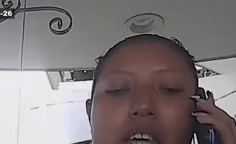 Mujer quedó grabada haciendo la llamada con la que habrían v