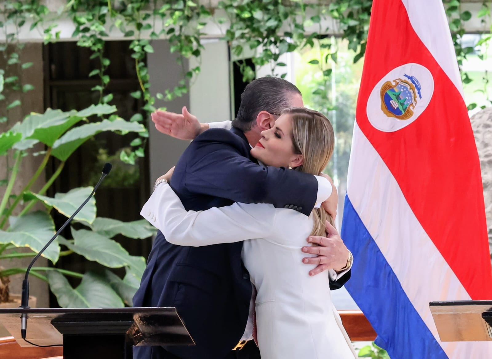 Video: Presidenta Fernández felicita a Chaves por su cumplea