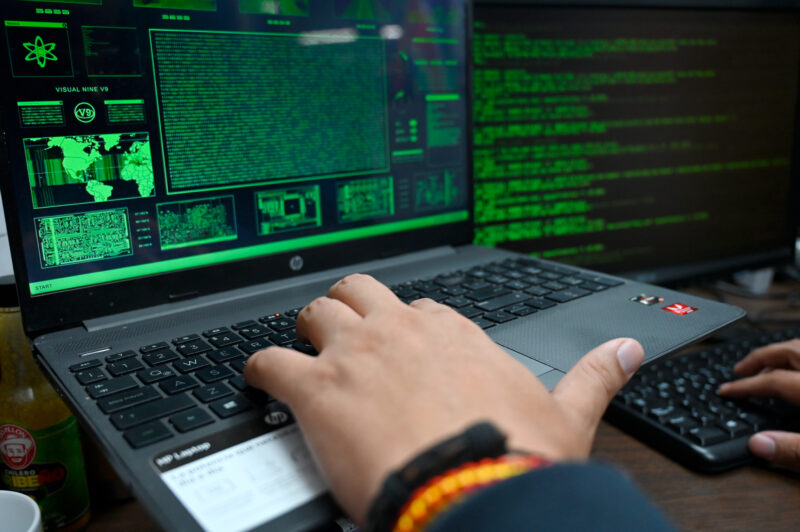 Cibercriminales secuestran sesiones de inicio de los usuarios.