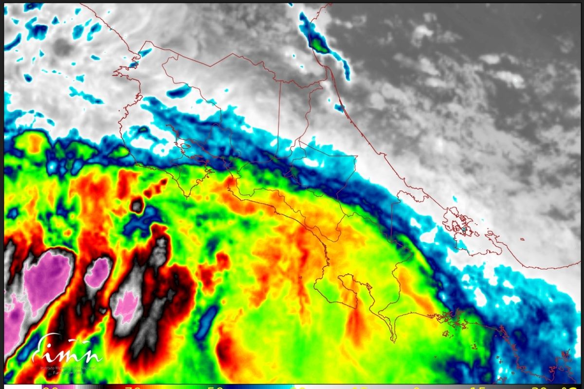 Lluvias continuarán todo el domingo y país se alista para de