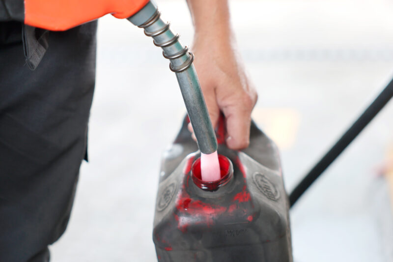 El conflicto en Medio Oriente ha generado subidas en los precios de la gasolina.