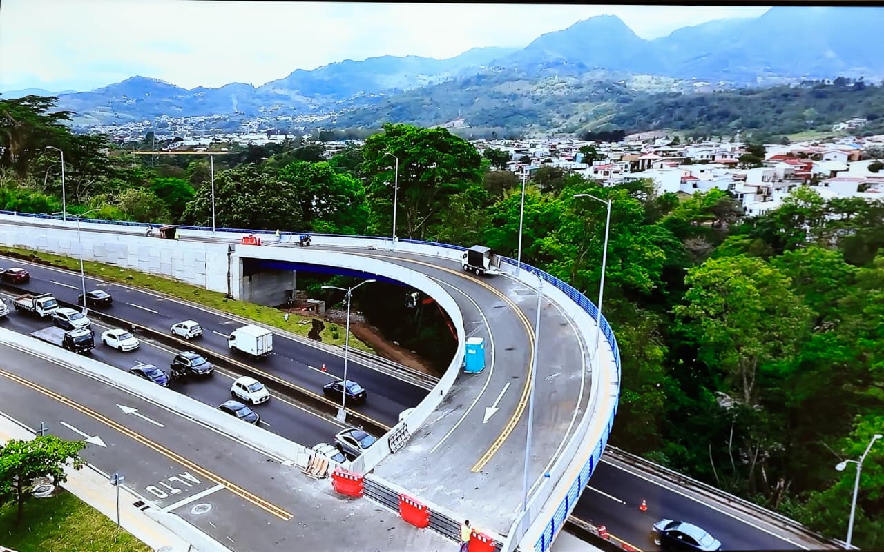 Abren paso elevado entre Hatillo 7 y 8