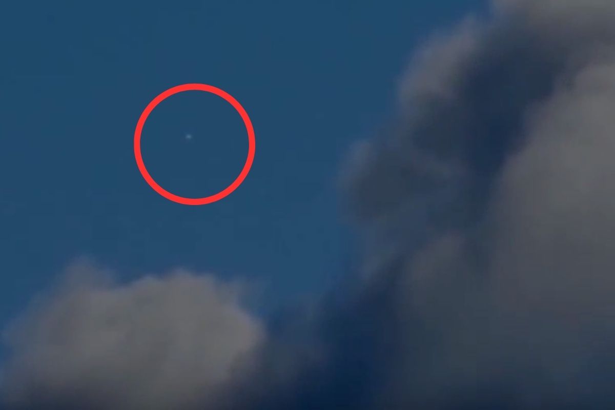 Videos muestran supuestos OVNIS cerca del volcán T